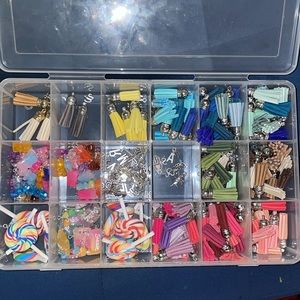 ✨Arts & Crafts Organizer Plus Various Charms✨